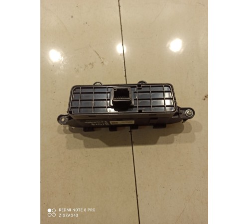 Блок кнопок(открытия багажника, ручника)