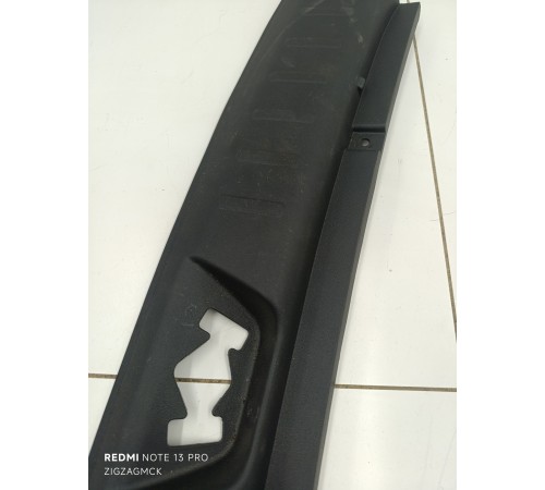 Накладка замка двери крышки багажника