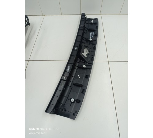 Накладка замка двери крышки багажника