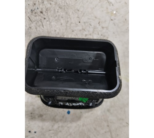 Воздушный дефлектор салона центральный