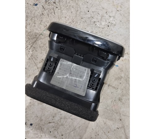 Воздушный дефлектор салона центральный