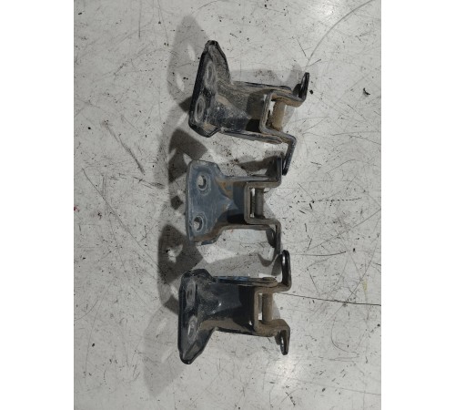 Петля двери