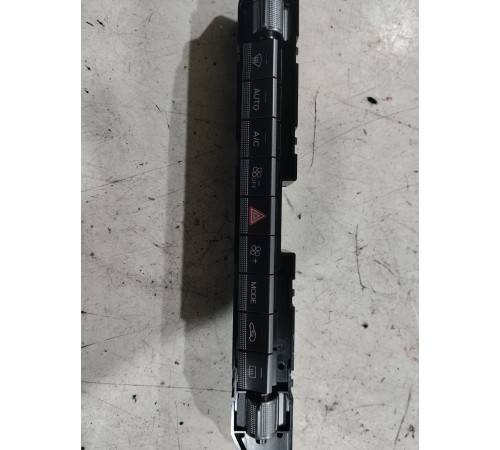 Блок управления климатом(передний)