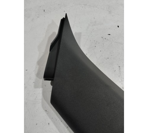 Обшивка крышки багажника (левая)