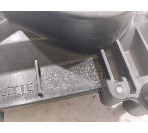 Доводчик крышки багажника правый