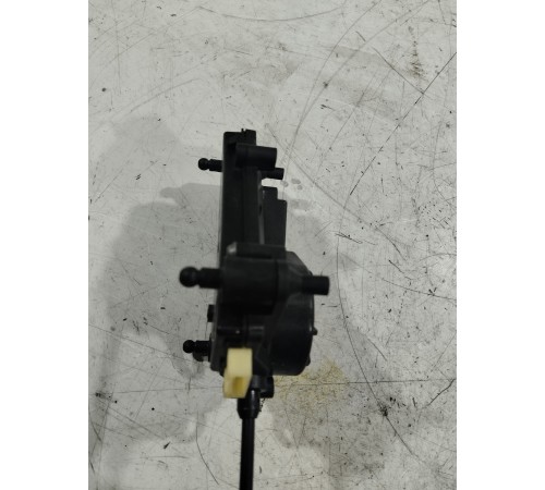 Доводчик крышки багажника правый