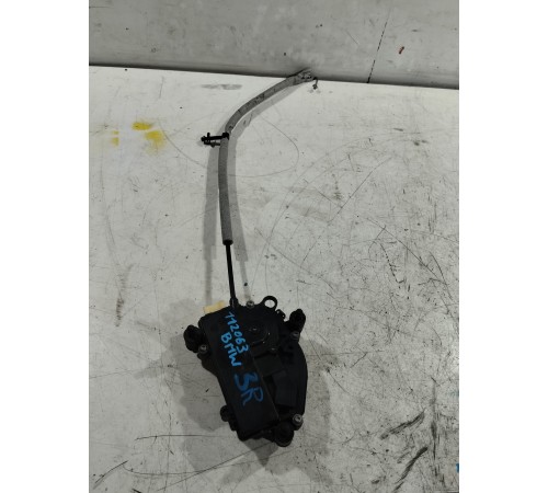 Доводчик крышки багажника правый