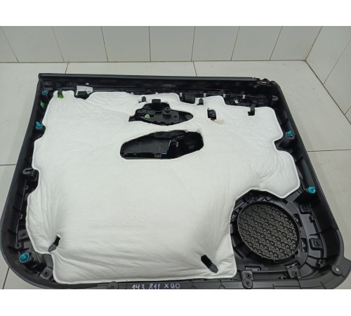 Обшивка двери передняя правая