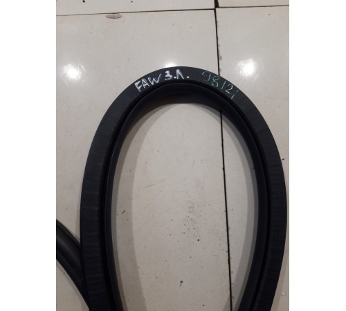 Уплотнитель двери(задний левый)