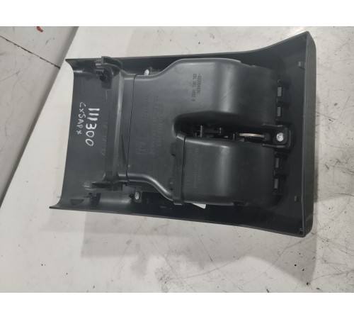 Накладка подлокотника центральной консоли задняя