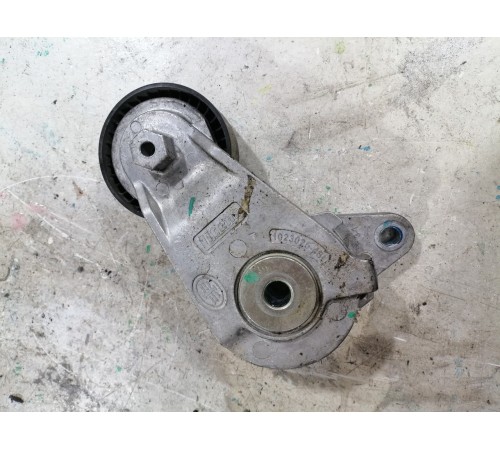 Ролик натяжитель приводного ремня