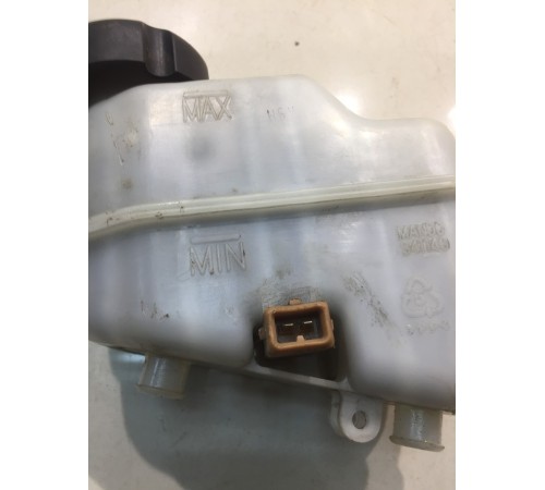 Бачок главного тормозного цилиндра