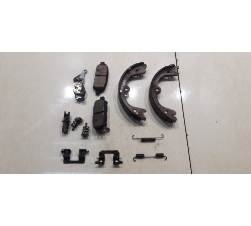 Тормозные колодки (задние правые)