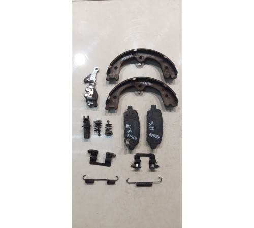 Тормозные колодки (задние правые)