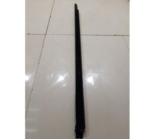 Уплотнитель стекла (передний, правый, внешний)