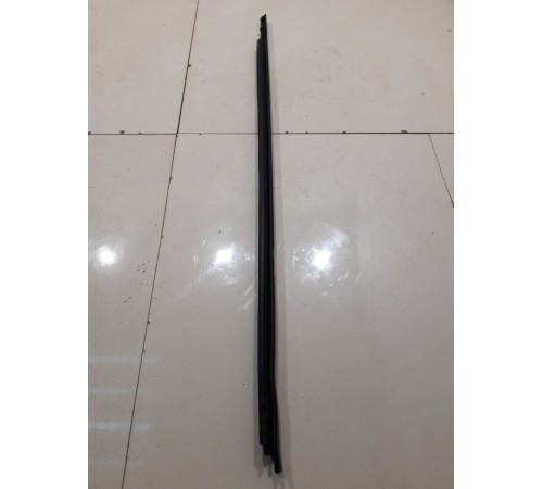 Уплотнитель стекла (передний, правый, внешний)