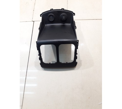 Накладка центрального туннеля (задняя)