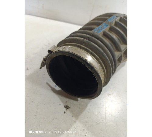 Патрубок воздушного фильтра впускной