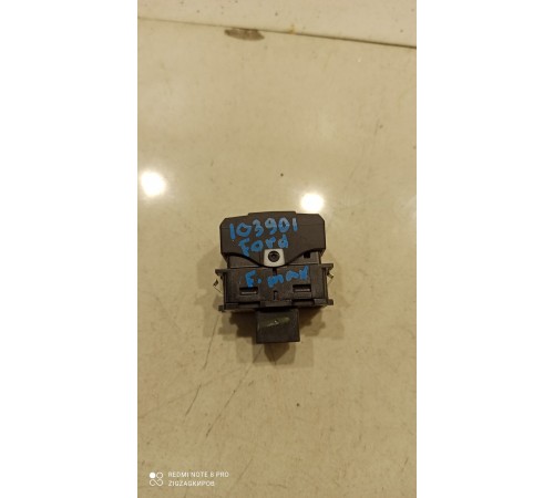 Кнопка открытия/закрытия люка крыши