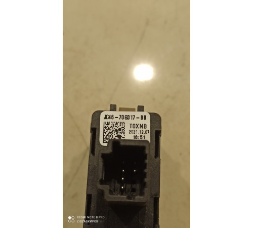 Кнопка открытия/закрытия люка крыши