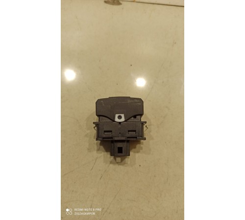 Кнопка открытия/закрытия люка крыши