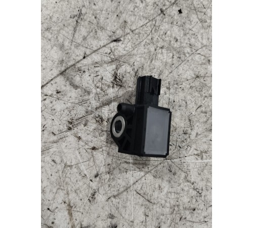 Датчик удара передний правый