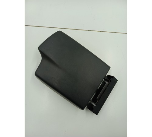 Подлокотник центральной консоли