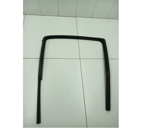 Уплотнитель стекла двери задний правый