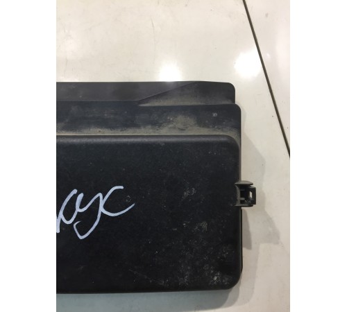 Крышка блока предохранителей