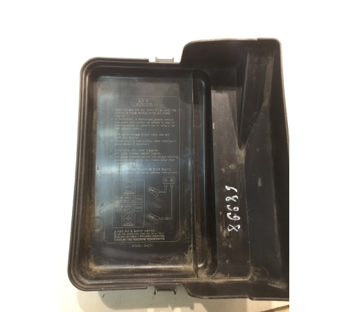 Крышка блока предохранителей