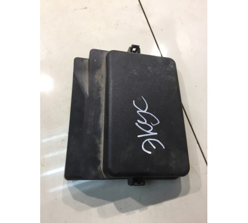 Крышка блока предохранителей