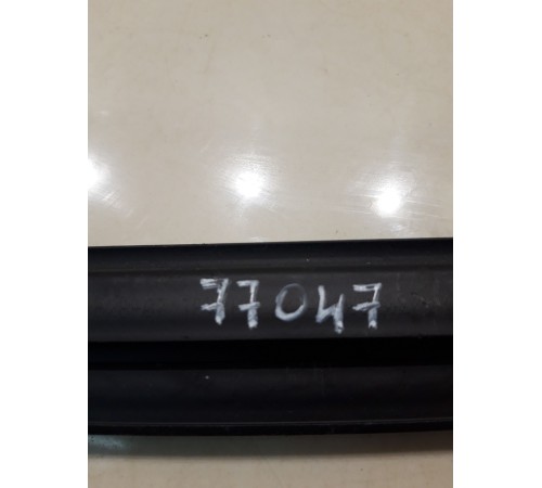 Уплотнитель стекла (передний, правый)