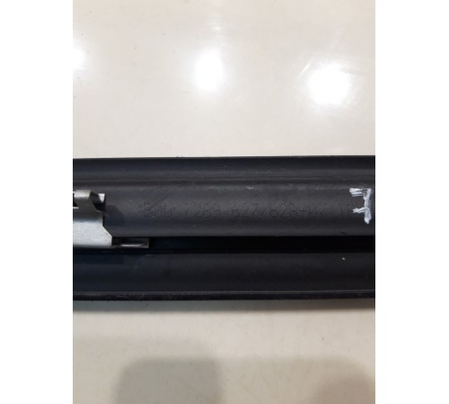 Уплотнитель стекла (передний, правый)