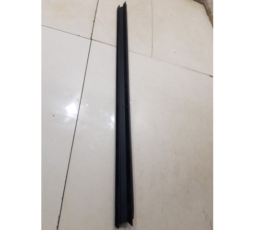 Уплотнитель стекла (передний, правый)