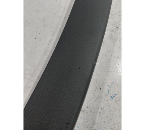 Обшивка крышки багажника верхняя