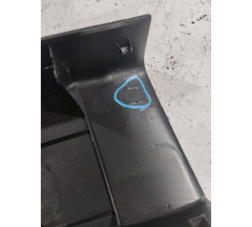 Обшивка крышки багажника верхняя