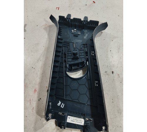 Обшивка центральной стойки(правая верхняя)