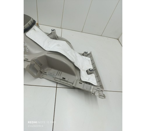 Накладка багажника задняя левая верхняя