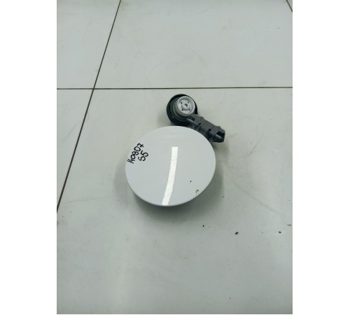 Лючок топливного бака с крышкой