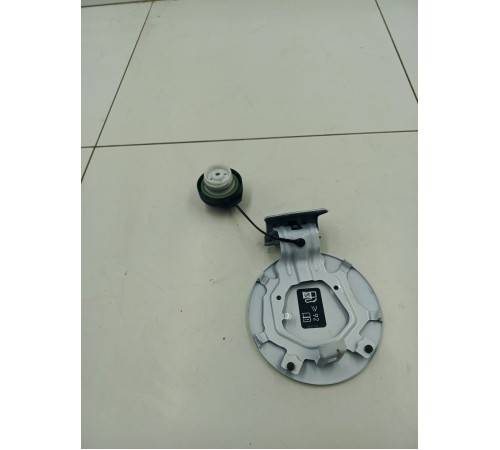 Лючок топливного бака с крышкой