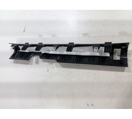 Обшивка порога передняя правая