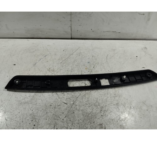 Накладка крышки багажника подсветки номера