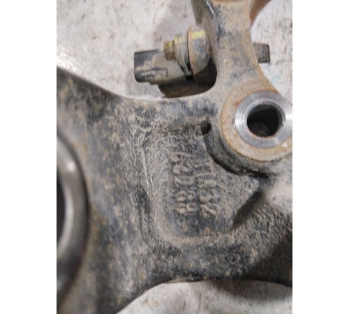 Кулак поворотный задний правый с датчиком ABS