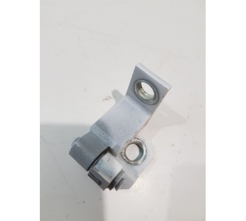 Петля двери передняя левая верхняя