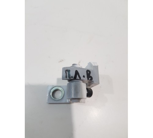 Петля двери передняя левая верхняя