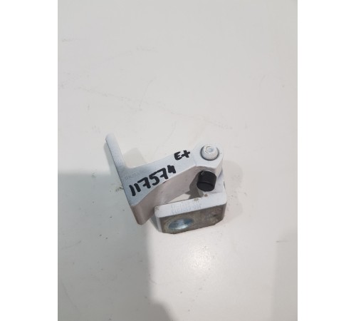 Петля двери передняя левая верхняя