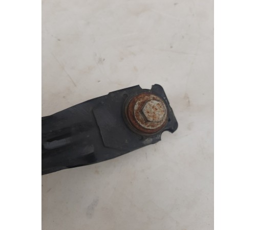 Крепление топливного бака