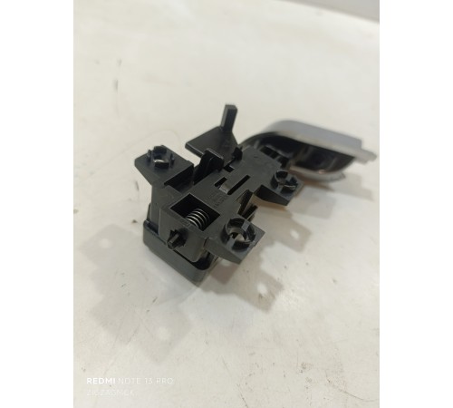 Кнопка открывания бардачка