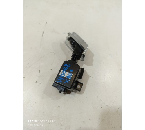 Кнопка открывания бардачка