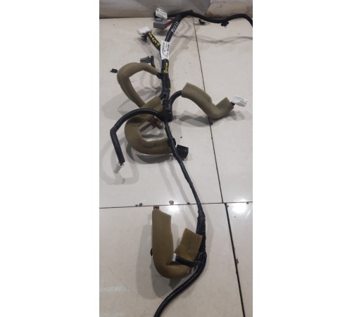 Электропроводка багажника (нижняя)